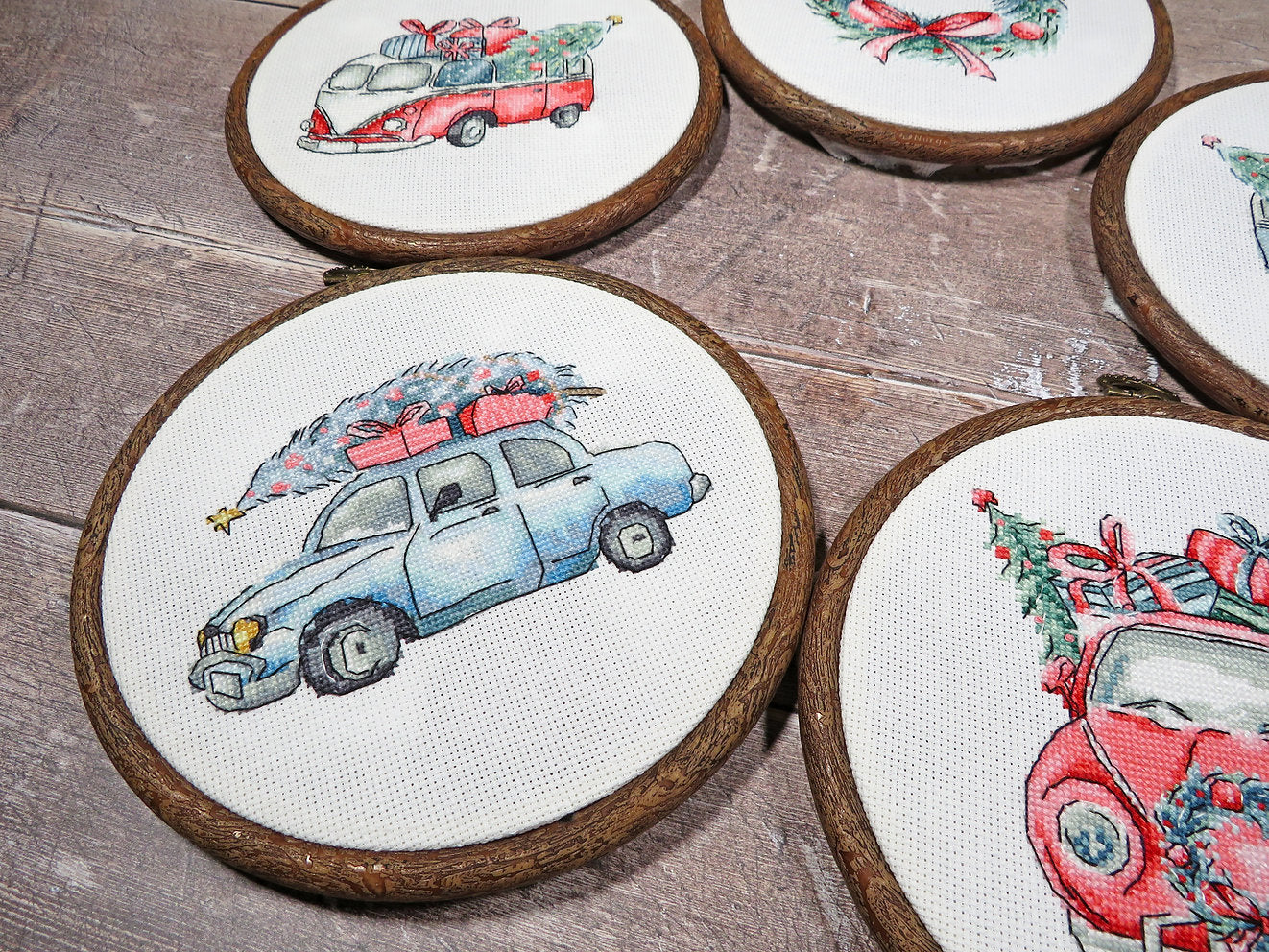 LETI 965 Retro Christmas Cars / 5 en 1 - Kit de point de croix LETISTITCH