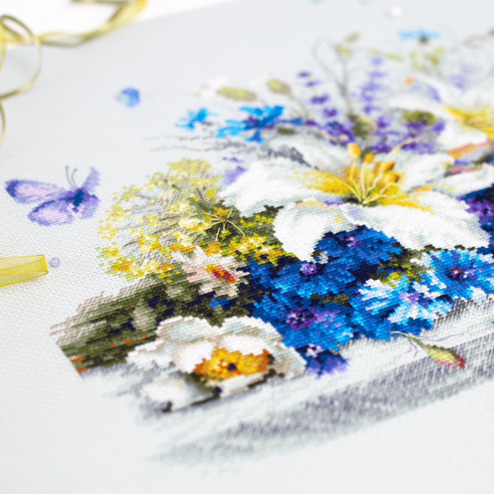 Lilies and Cornflowers – Kit de Punto de Cruz Magic Needle 510-227