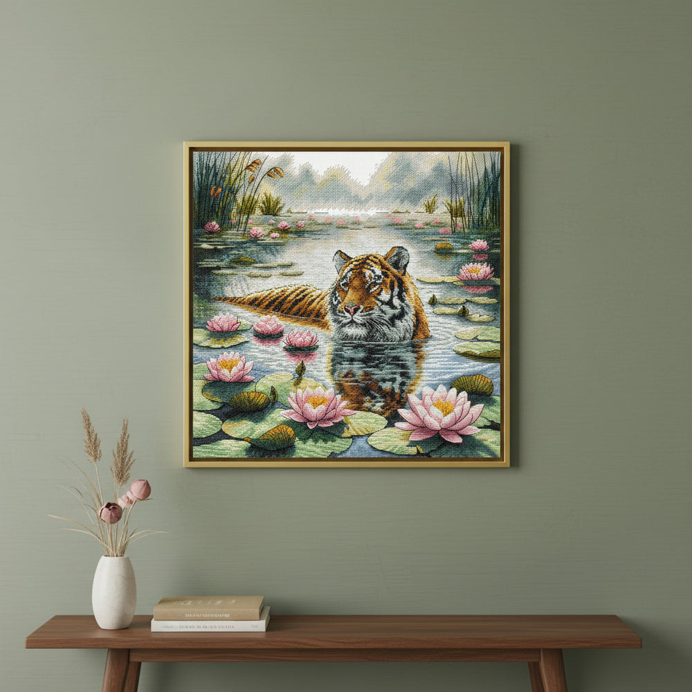 Tiger Among Water Lilies - Kit de Punto de Cruz AVA P121