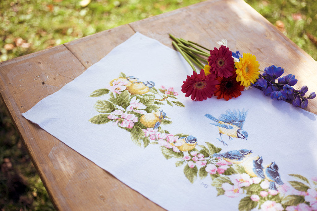 Blue tits & blossoms - Lanarte - Kit de punto de cruz PN-0173176