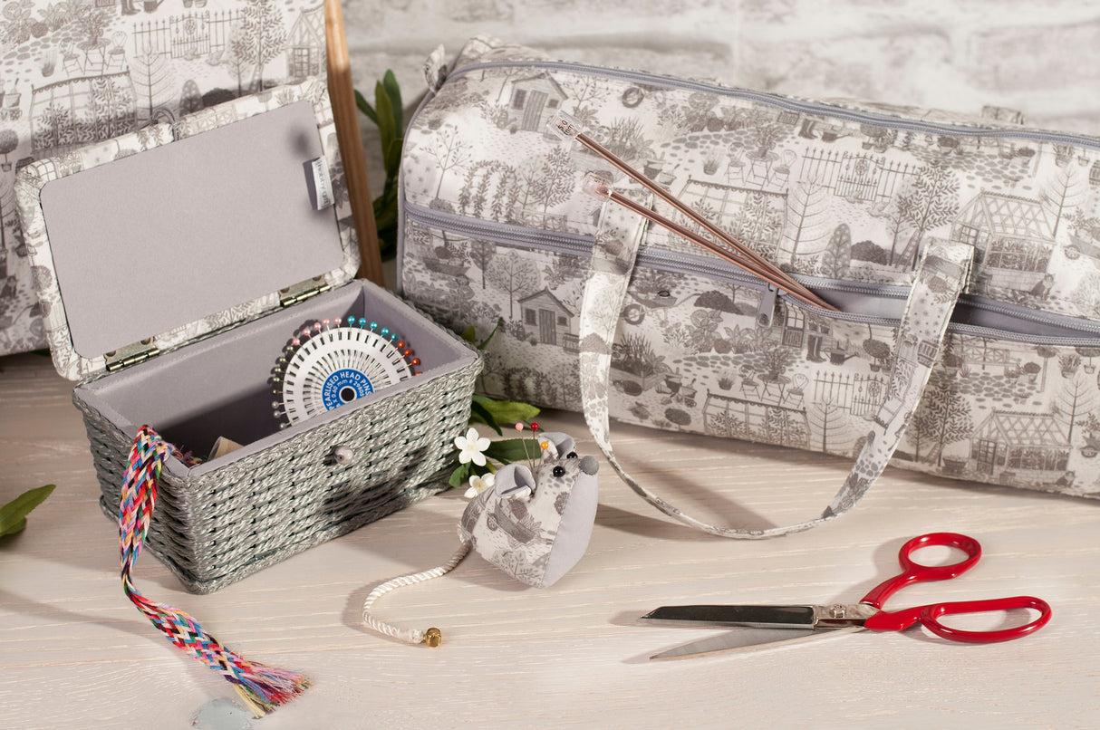 Bolsa de Labores "En el Jardín" de Hobby Gift: Tu Compañera en Cada Punto Creati