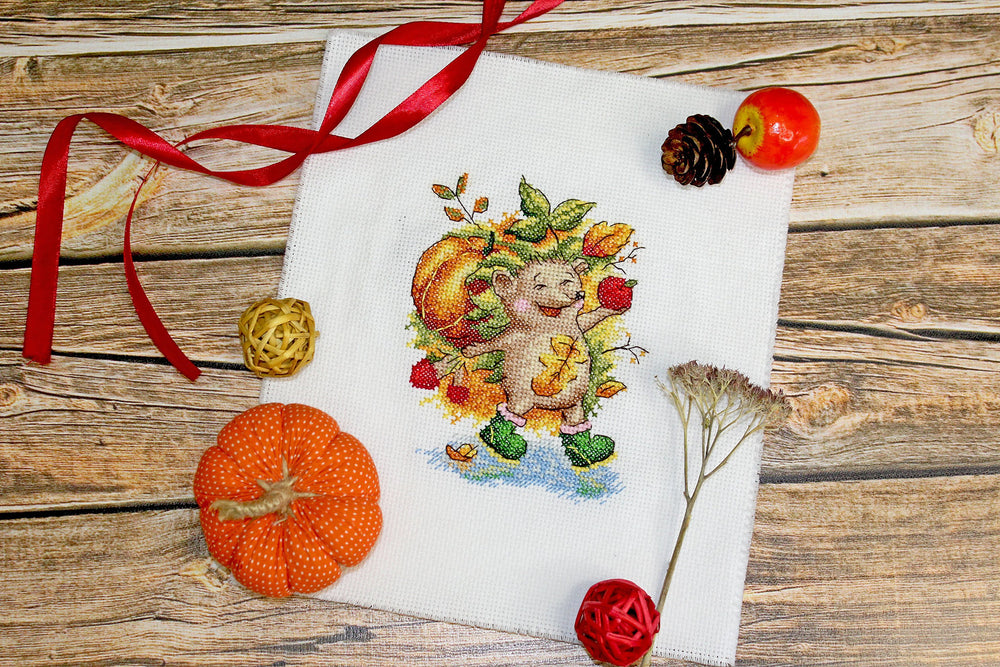 Autumn Hedgehog - SM-646 MP Studia - Cross Stitch Kit