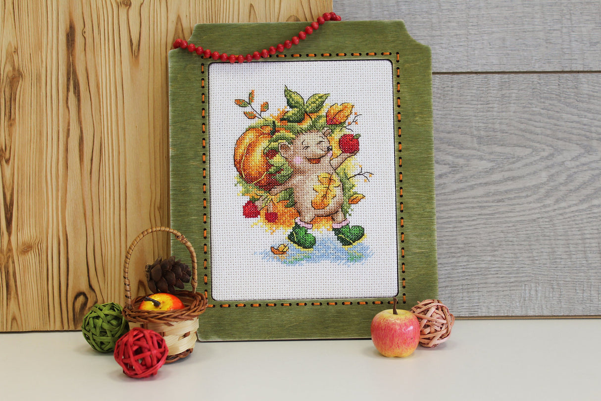 Autumn Hedgehog - SM-646 MP Studia - Cross Stitch Kit