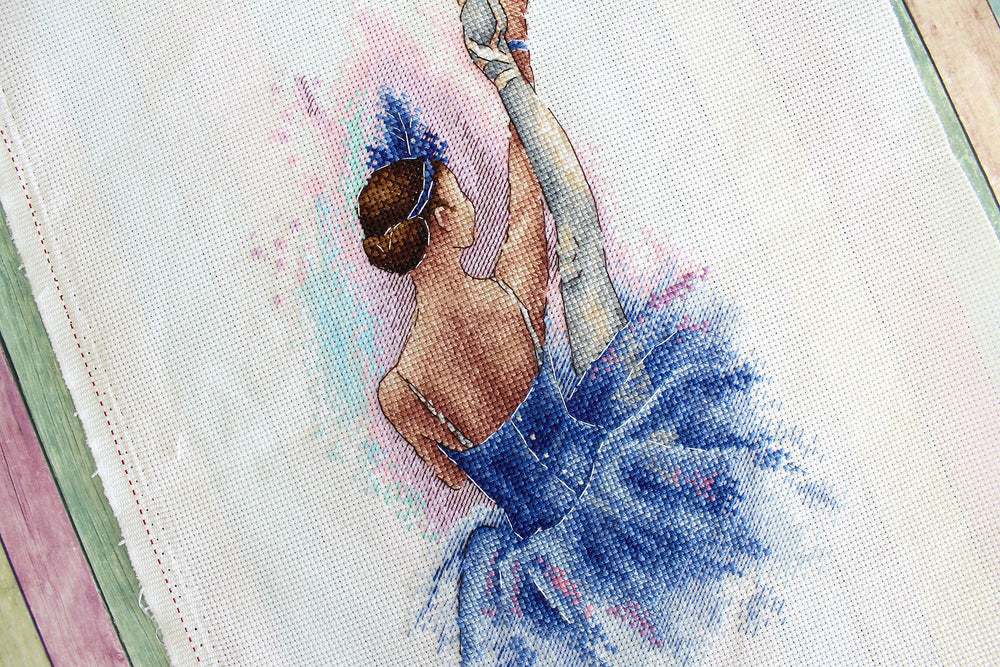 Kit de Punto de Cruz Bailarina de Gracia - MP Studia SNV-774