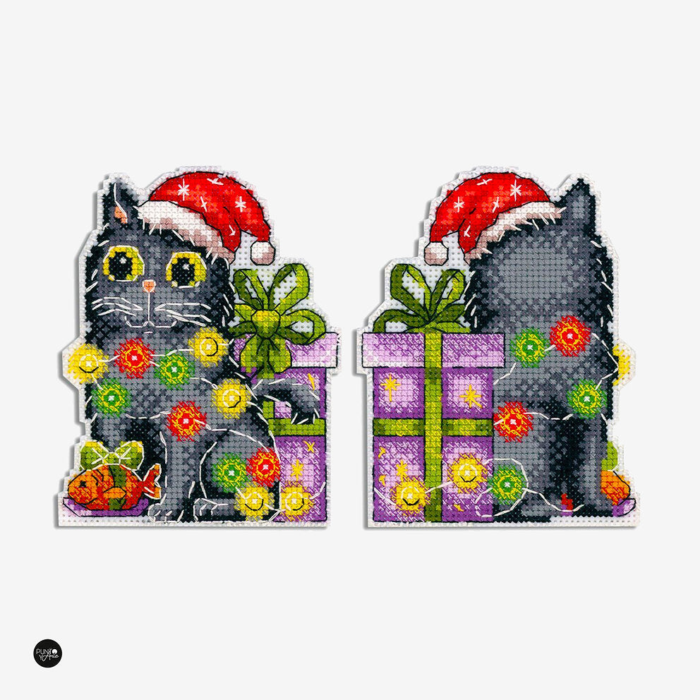 Cat with Garland - SR-709 MP Studia - Cross Stitch Kit