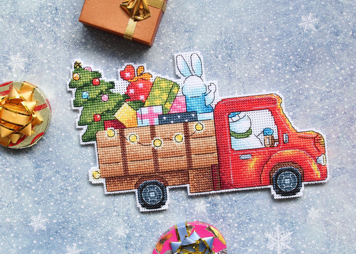 Truck with gifts - SR-868 MP Studia - Cross stitch kit