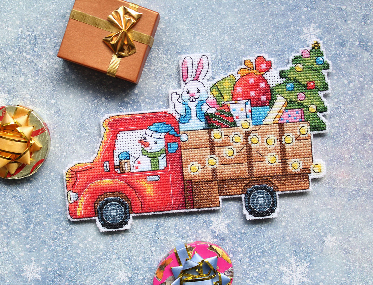 Truck with gifts - SR-868 MP Studia - Cross stitch kit