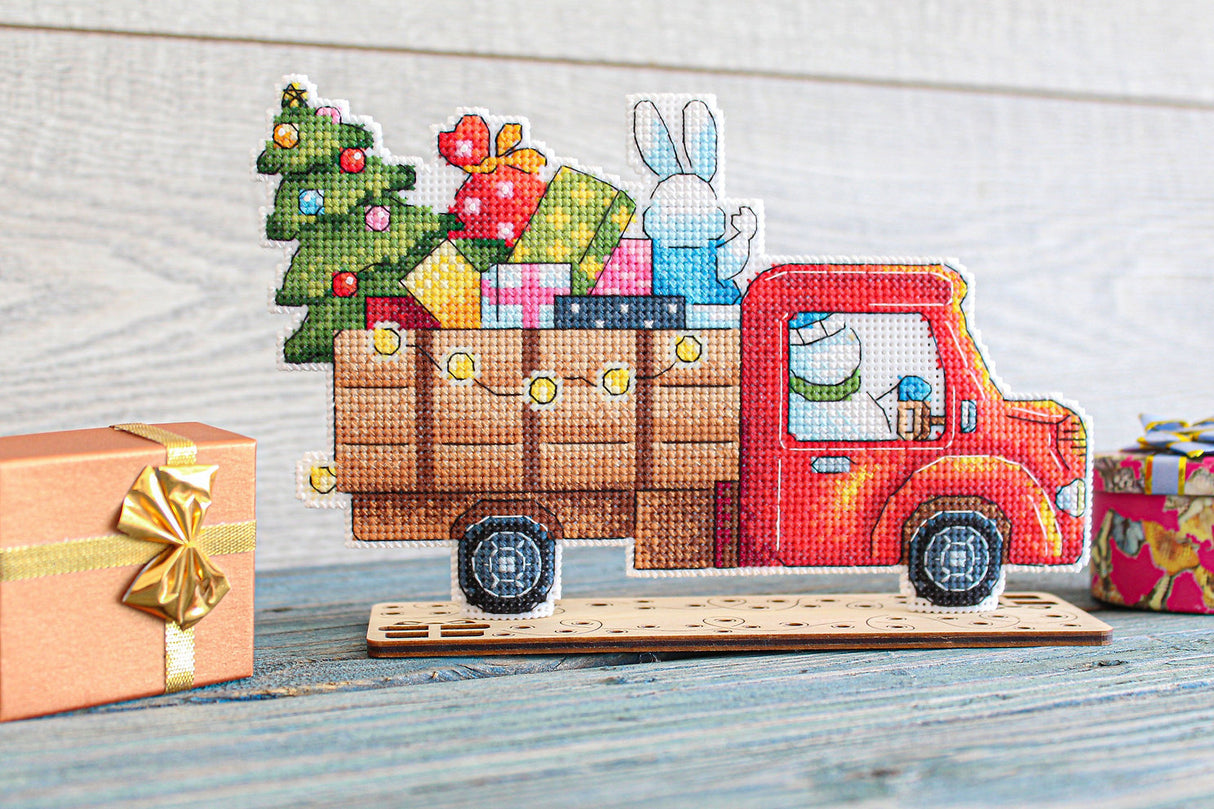 Truck with gifts - SR-868 MP Studia - Cross stitch kit