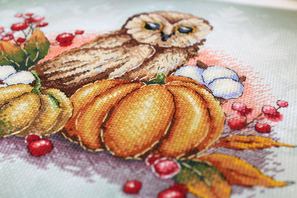 Owl on a Pumpkin - SRK-706 MP Studia - Cross Stitch Kit