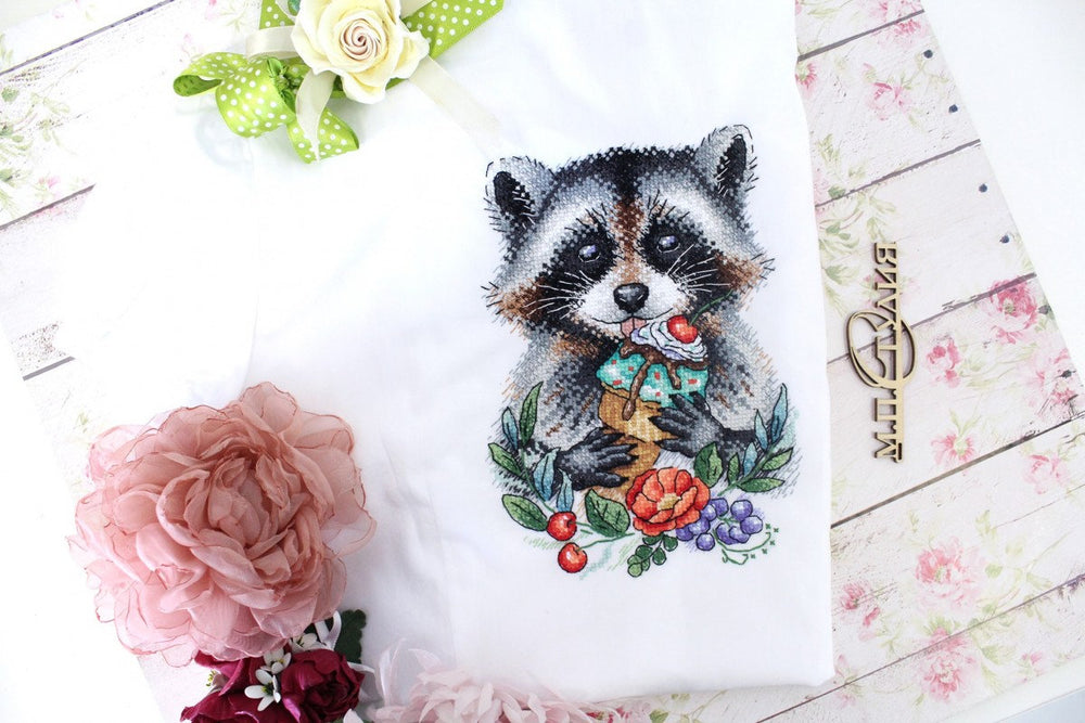 Raccoon. Playful Gourmand - SV-536 MP Studia - Cross Stitch Kit