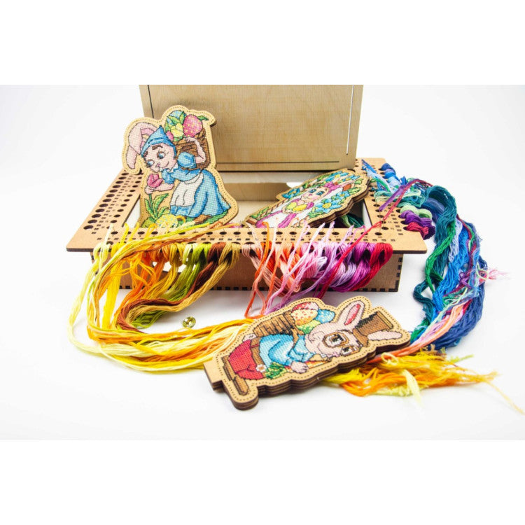 Needle Organizer with Thread Box on Wooden Base, Walnut, 66 Holes OG-071