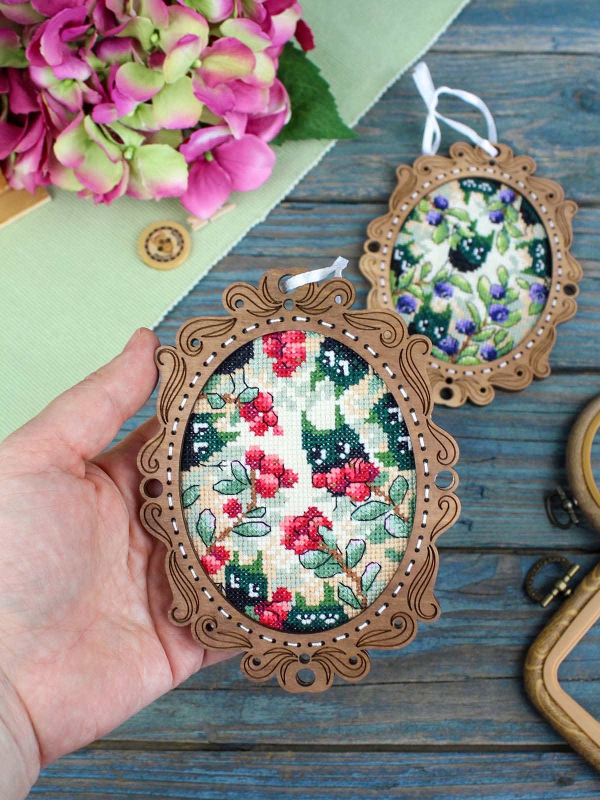 MP Studia SO-129 Broderie en bois – Miniature « Forêt de canneberges »