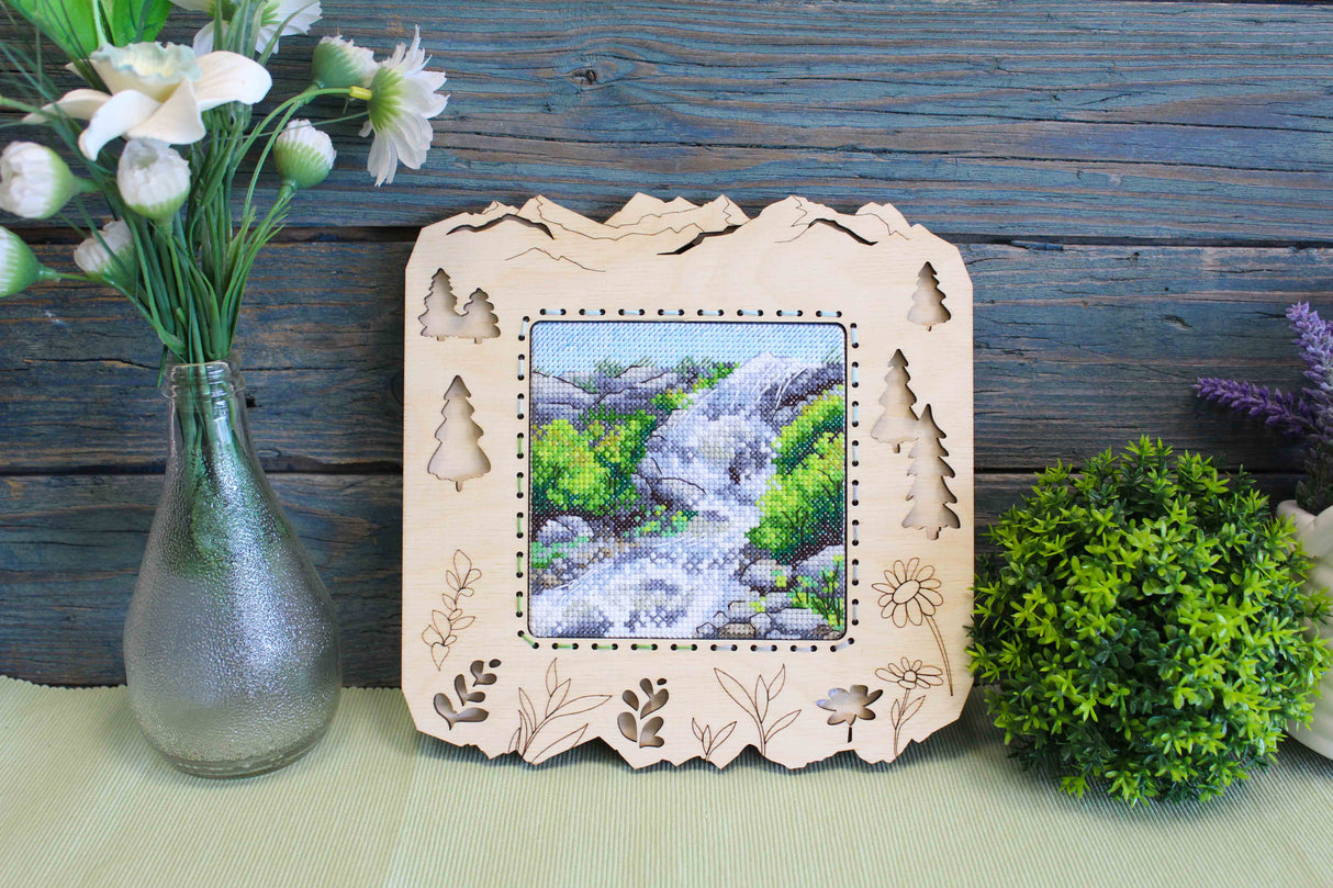 Kit de point de croix MP Studio - « Cascade dans les montagnes » (SM-998)