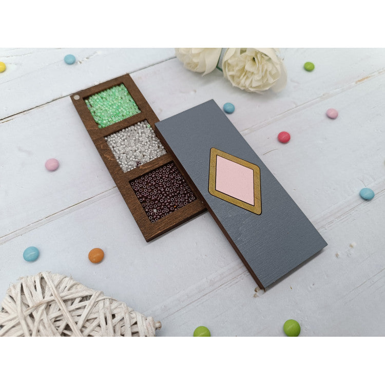 Boîte à perles en bois. Losange rose KF027/107