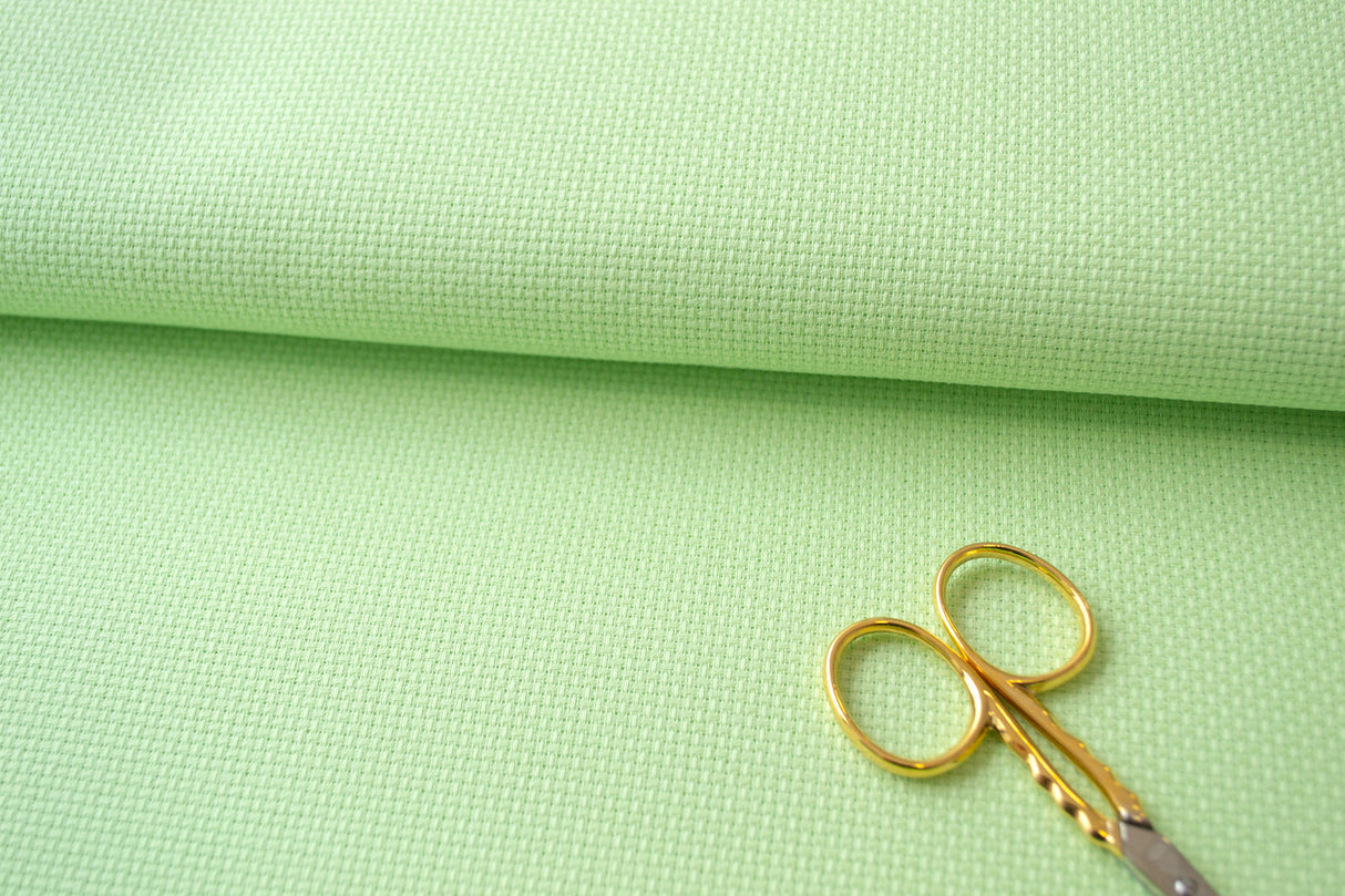 Tela Aida Stern 14 ct color Lime de Zweigart, ideal para proyectos de punto de cruz