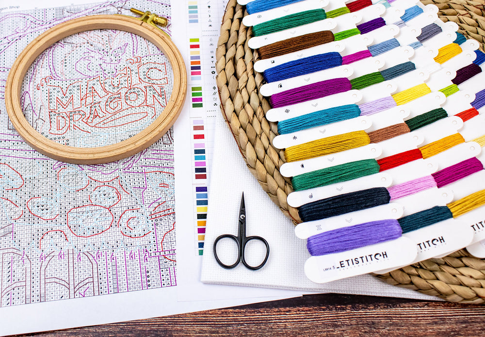 Kit de Punto de Cruz Letistitch - L9914 "The Magic Dragon Shop"