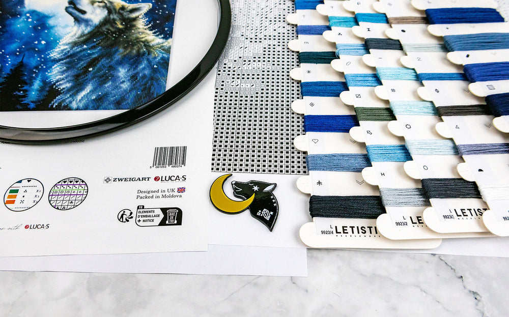 L9923 Chutes de neige de minuit - Letistitch | Kit de point de croix