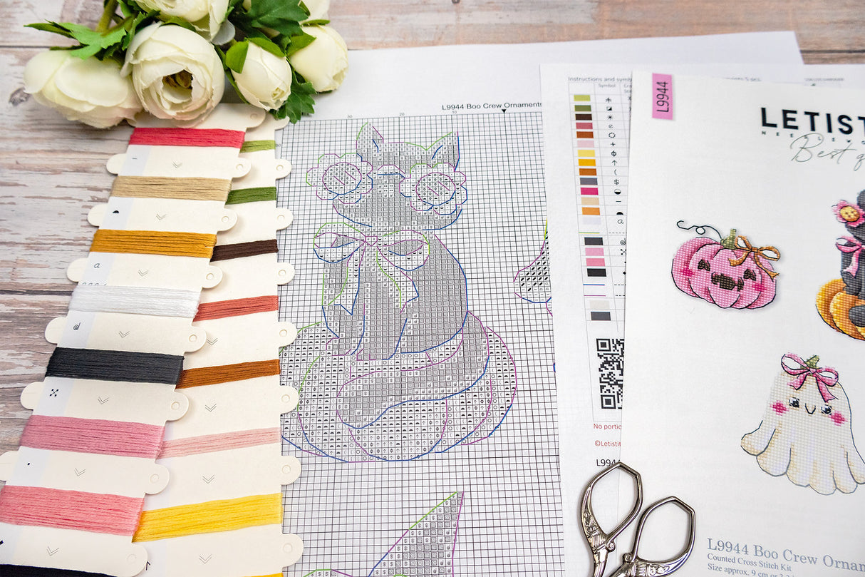 L9944 Boo Crew Ornaments 5 pcs. - Letistitch | Plastic Cross Stitch Kit