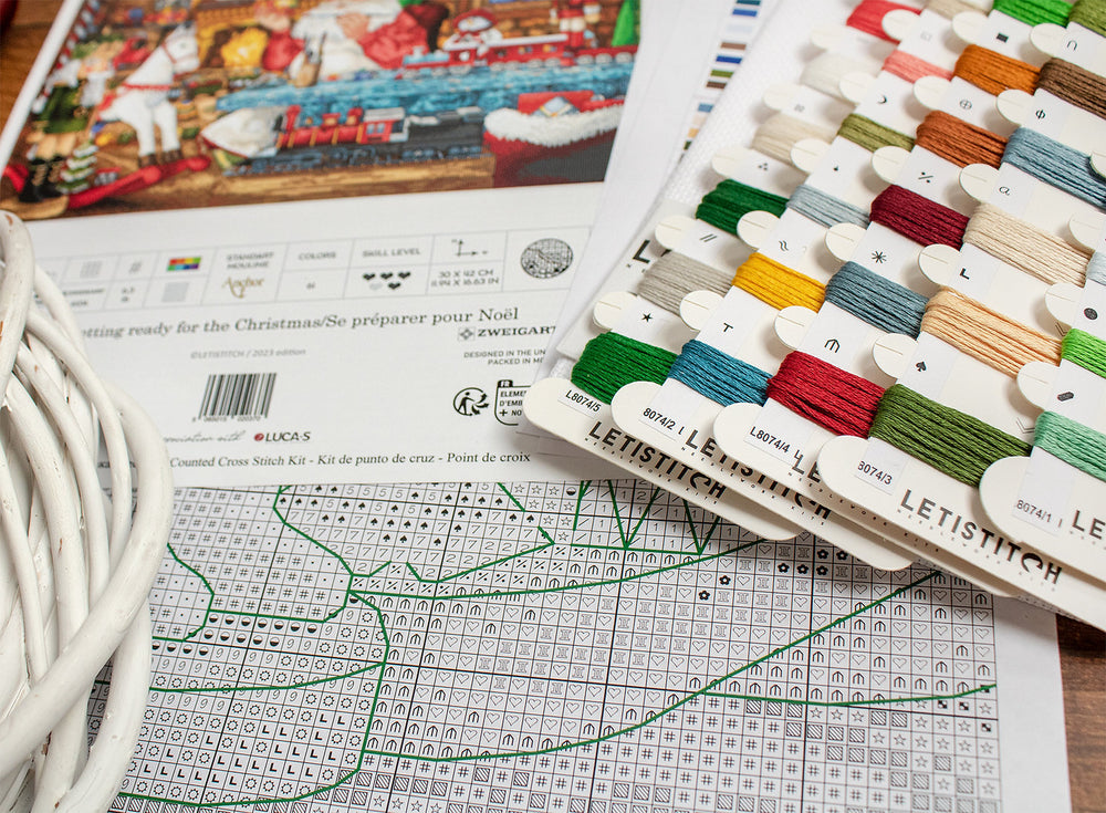 Getting ready for Christmas - L8074 LETISTITCH - Cross Stitch Kit