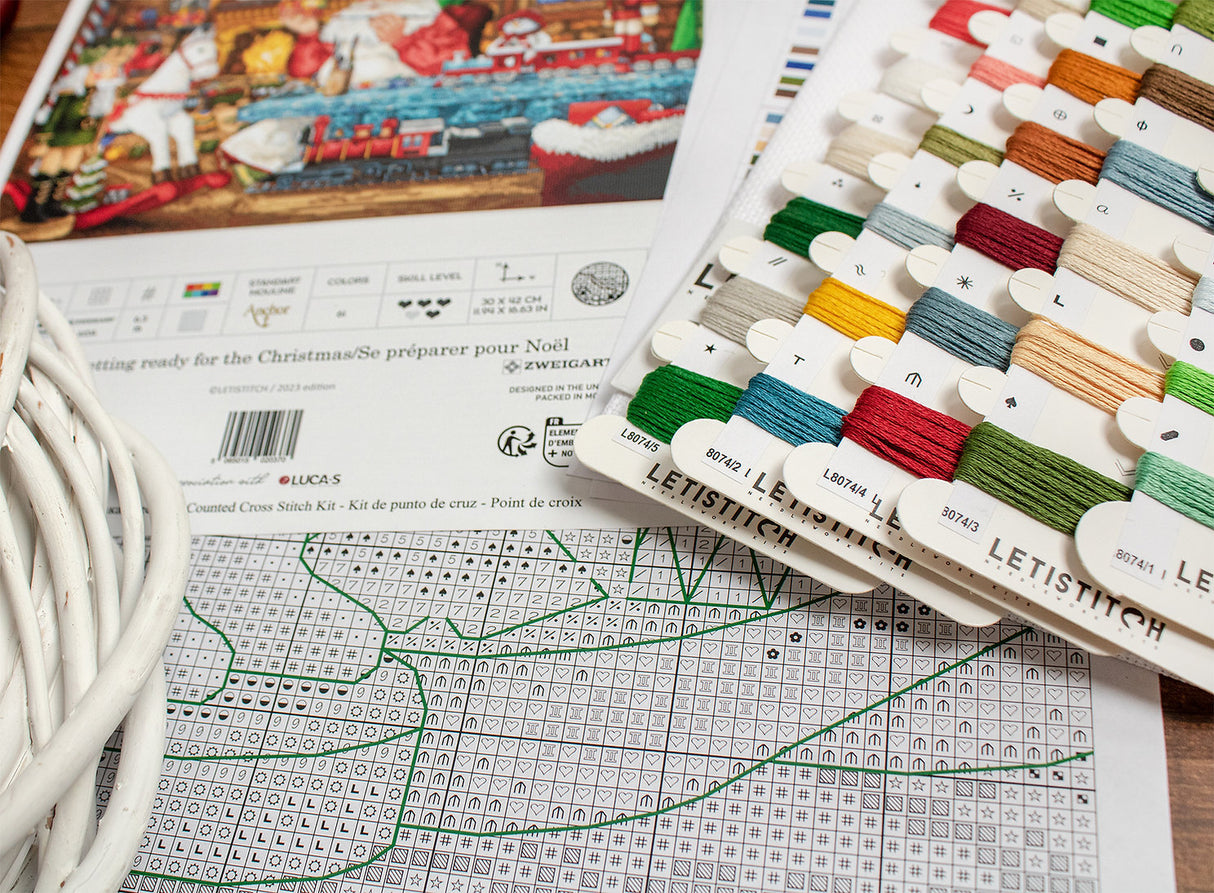 Getting ready for Christmas - L8074 LETISTITCH - Cross Stitch Kit