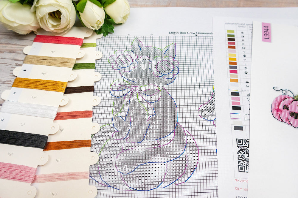 L9944 Boo Crew Ornaments 5 pcs. - Letistitch | Plastic Cross Stitch Kit