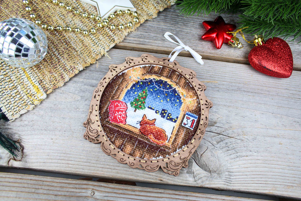 Cross-stitch kit on wooden base "Miniature. Winter behind the window" SO-119 MP Studia