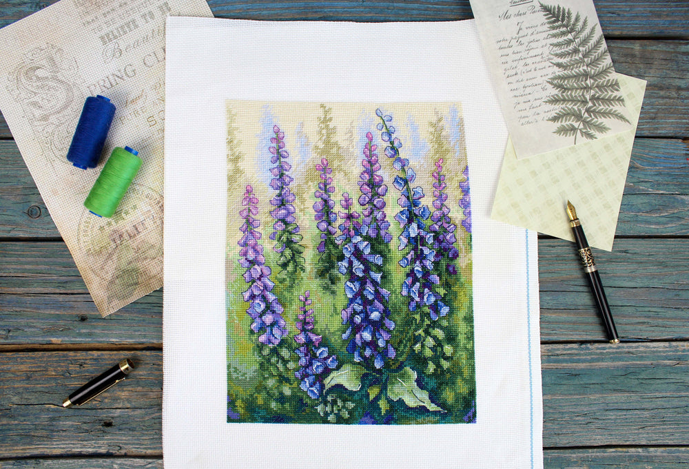 Kit de point de croix « Digitale insolite » MP Studia SNV-909 – Élégance florale