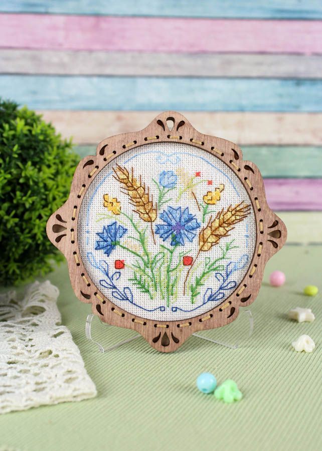 Broderie au point de croix sur socle en bois « Miniature. Bouquet de prairie » SO-092 par MP Studia
