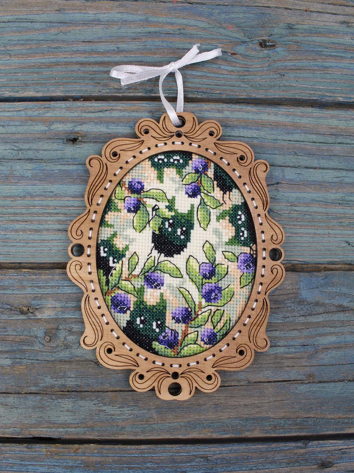 Bordado en madera MP Studia SO-143 – Miniatura “Bosque de arándanos”