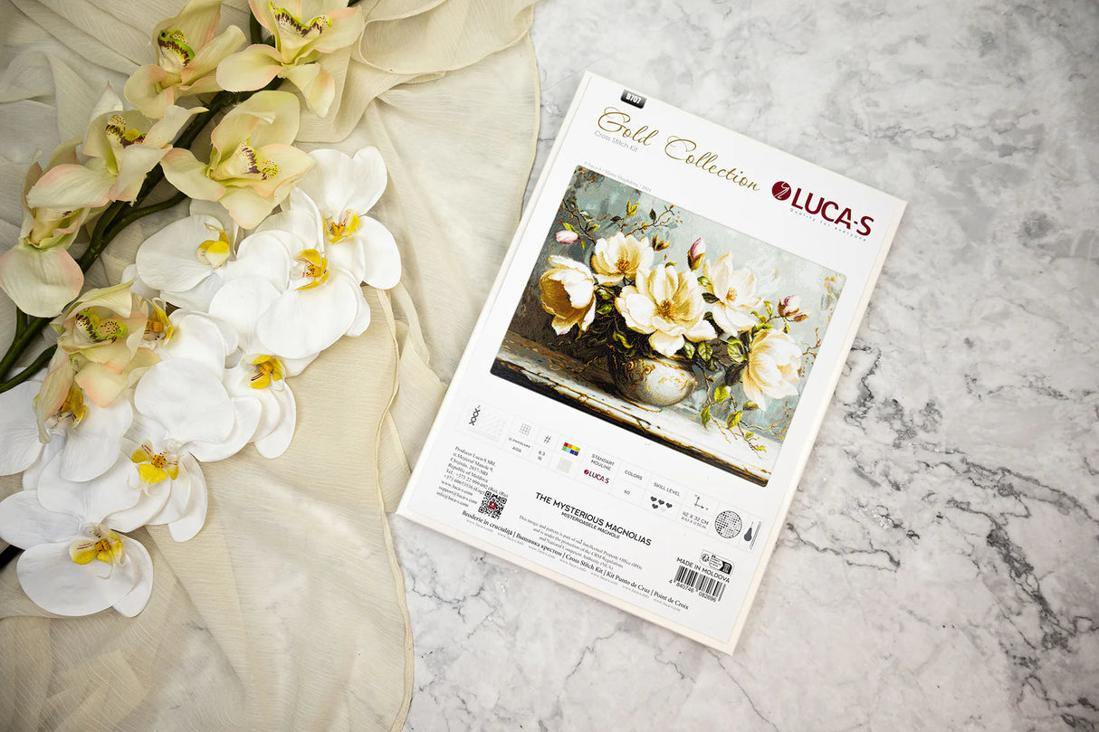 Packaging del kit de punto de cruz Luca-S GOLD Las Misteriosas Magnolias B707