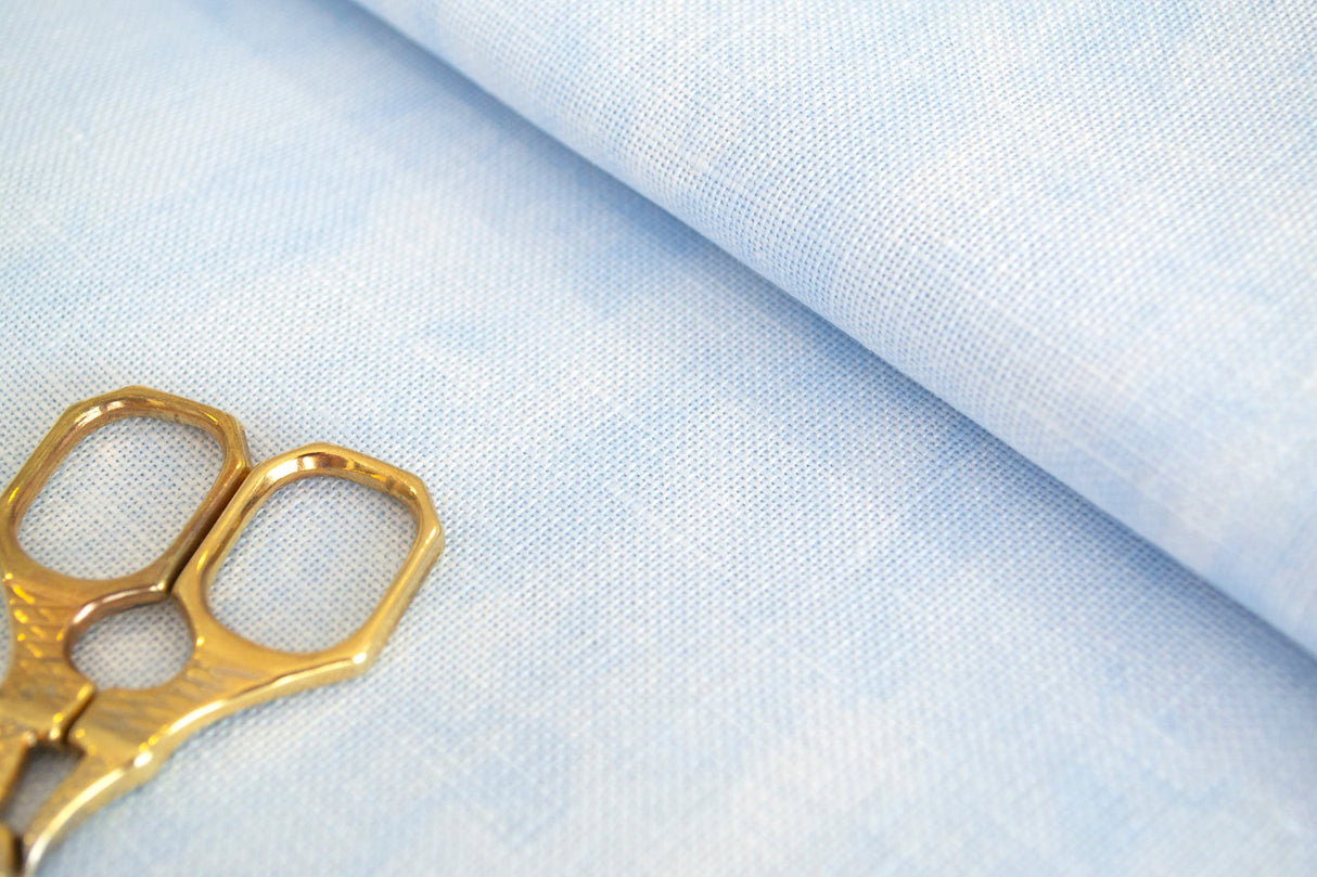 Detalle de la textura marmoleada de la tela Belfast Vintage 32 ct