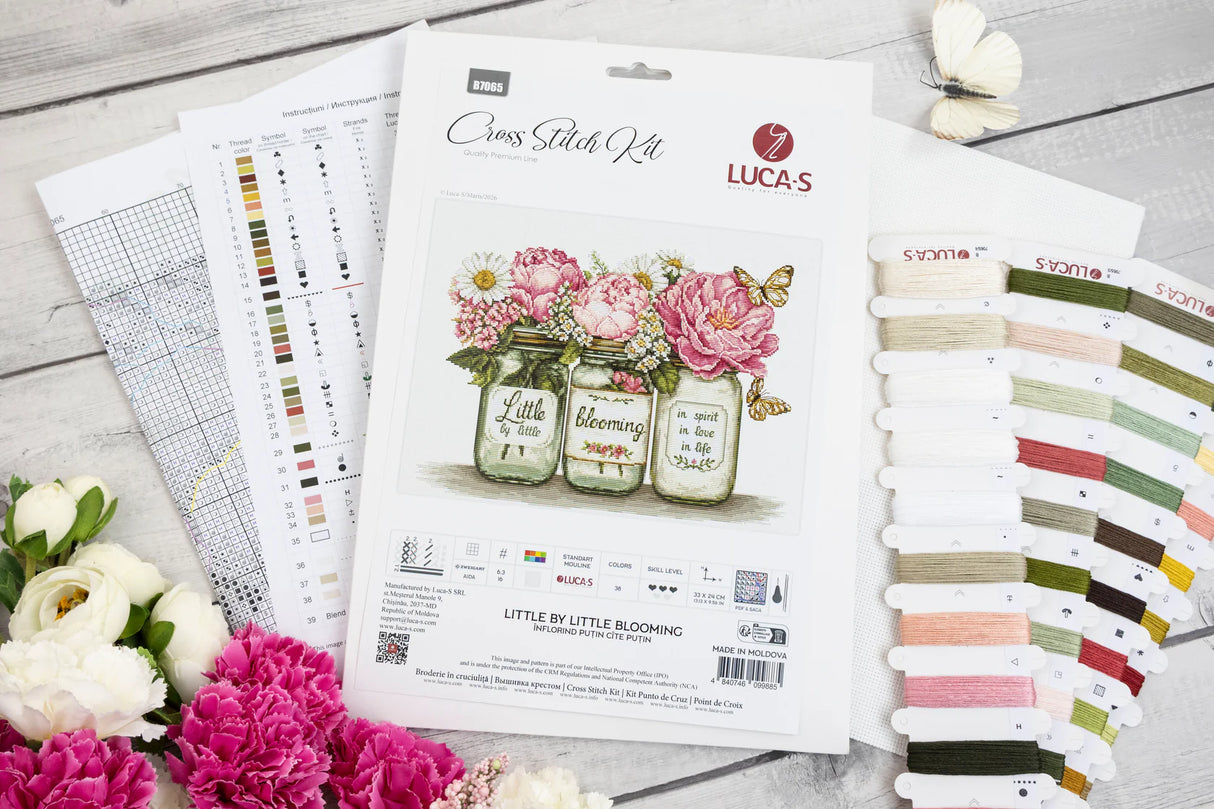 Kit Luca-S B7065 Little by Little Blooming con portada, flores, tela, hilos y esquema