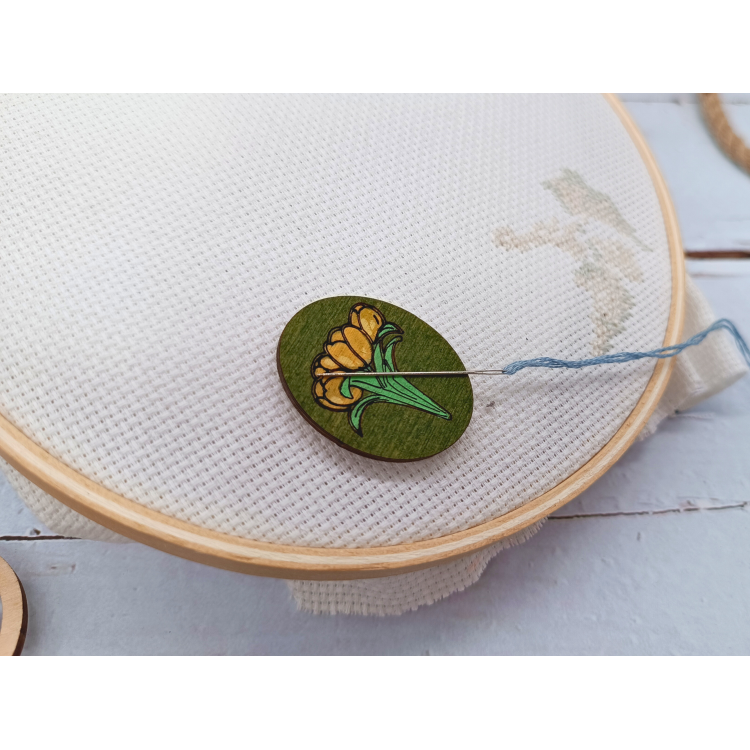 Needleminder KF059/204G “Yellow Flowers” Needle Magnet – Kind Fox by Wizardi