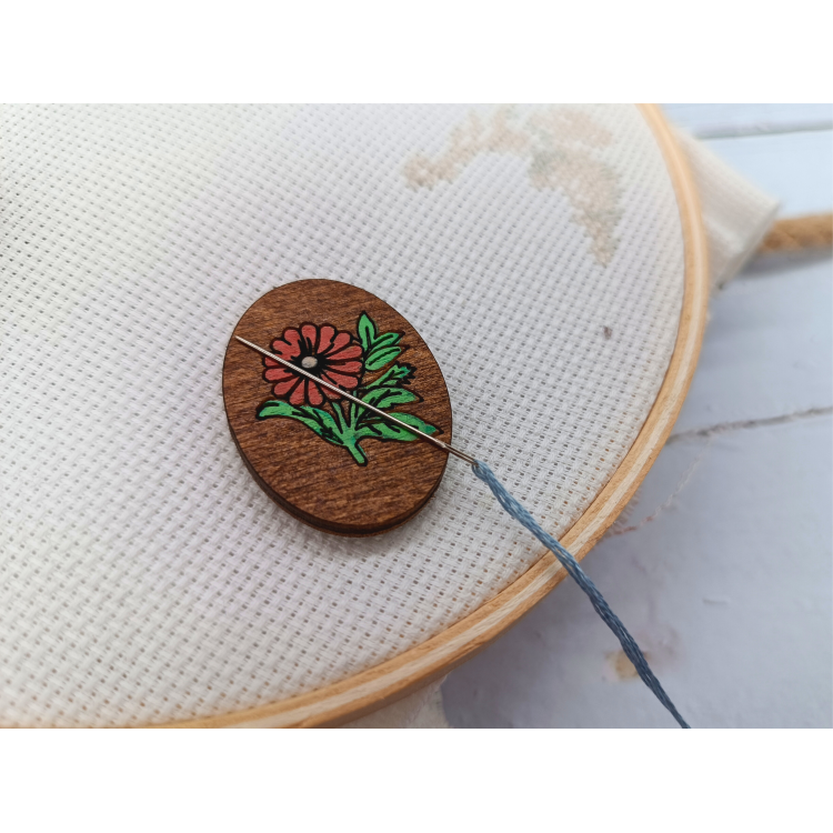 Imán portaagujas KF059/205P “Flor roja” – Kind Fox by Wizardi