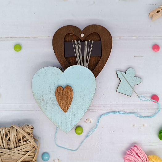 Estuche para Agujas Corazón Azul - Artesanía en Madera Wizardi KF056/100B