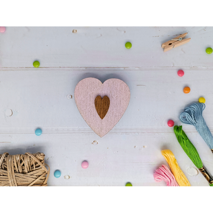 Porta Agujas de Madera con Corazón Rosa - Wizardi KF056/100P