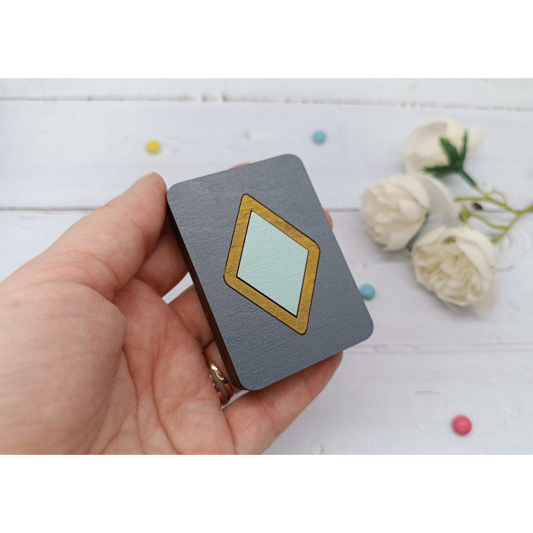 Étui à aiguilles en bois avec losange turquoise KF056/107