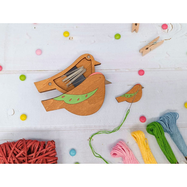 Étui à aiguilles en bois avec motif oiseau vert - Wizardi KF056/110-2