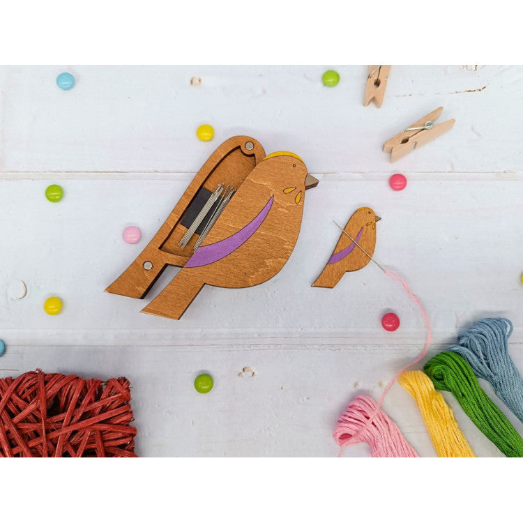 Étui à aiguilles en bois avec motif oiseau violet - Wizardi