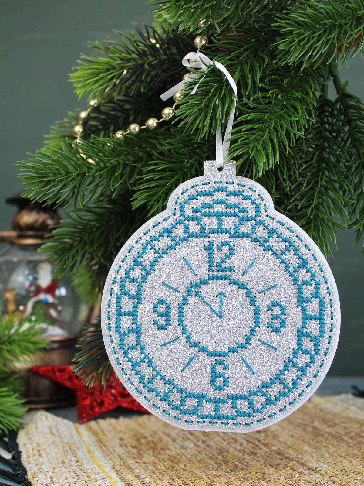 Kit de punto de cruz MP Studia ST-1088 – “Adorno navideño: Casi medianoche”