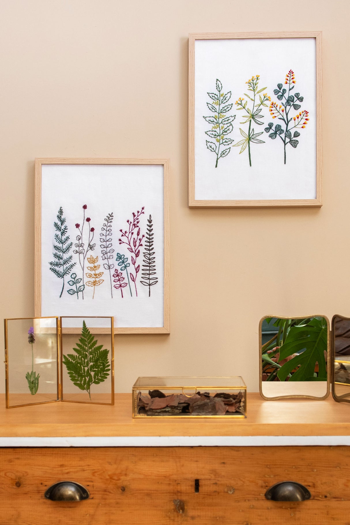 Colección Botánica Eco Vita: Hilos de Lana Orgánica y Patrones de Bordado Natural