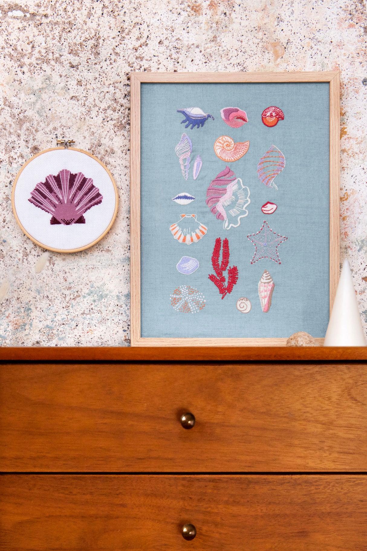 Colección Botánica Eco Vita: Hilos de Lana Orgánica y Patrones de Bordado Natural