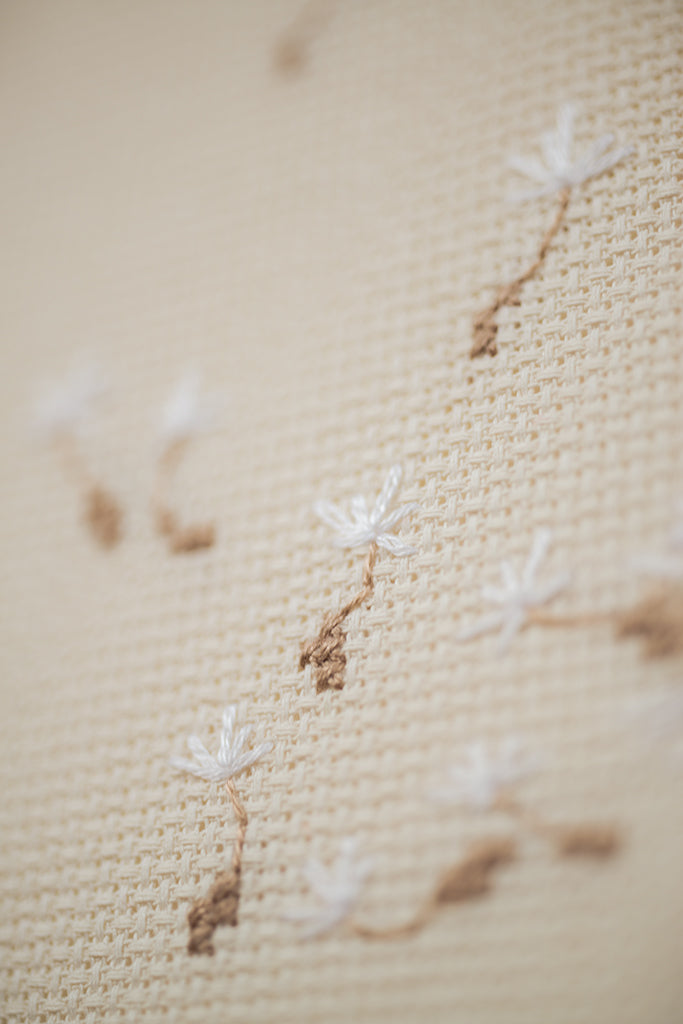 Niña en un campo de amapolas - Vervaco - Kit de punto de cruz PN-0184269