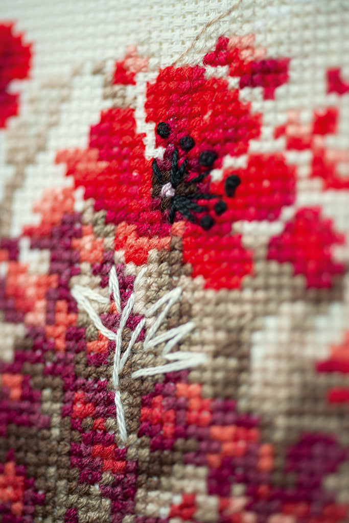 Niña en un campo de amapolas - Vervaco - Kit de punto de cruz PN-0184269