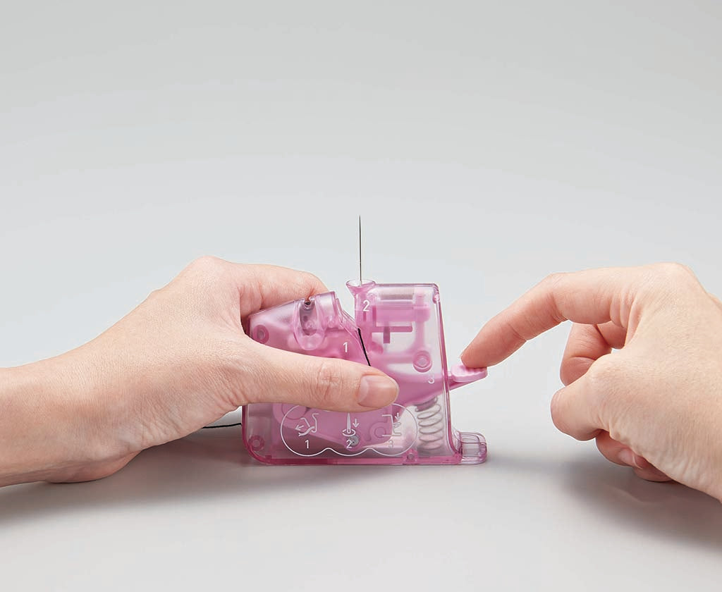 Enhebrador de Agujas de Mesa “Rápido” Clover 4074