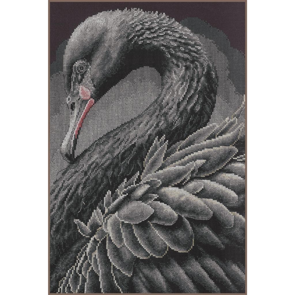 Kit de punto de cruz Lanarte Black Swan con cisne negro bordado en tonos grises sobre fondo oscuro.