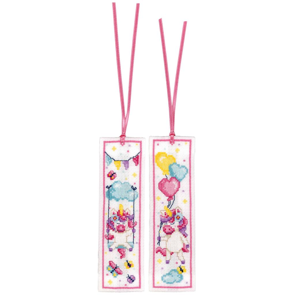 Kit marcapáginas Vervaco Unicorn con dos marcapáginas bordados de unicornios, globos, mariposas y cinta rosa.
