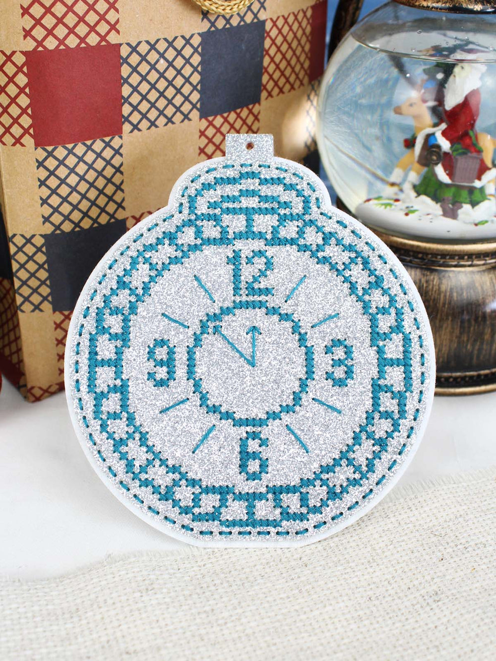 Kit de punto de cruz MP Studia ST-1088 – “Adorno navideño: Casi medianoche”