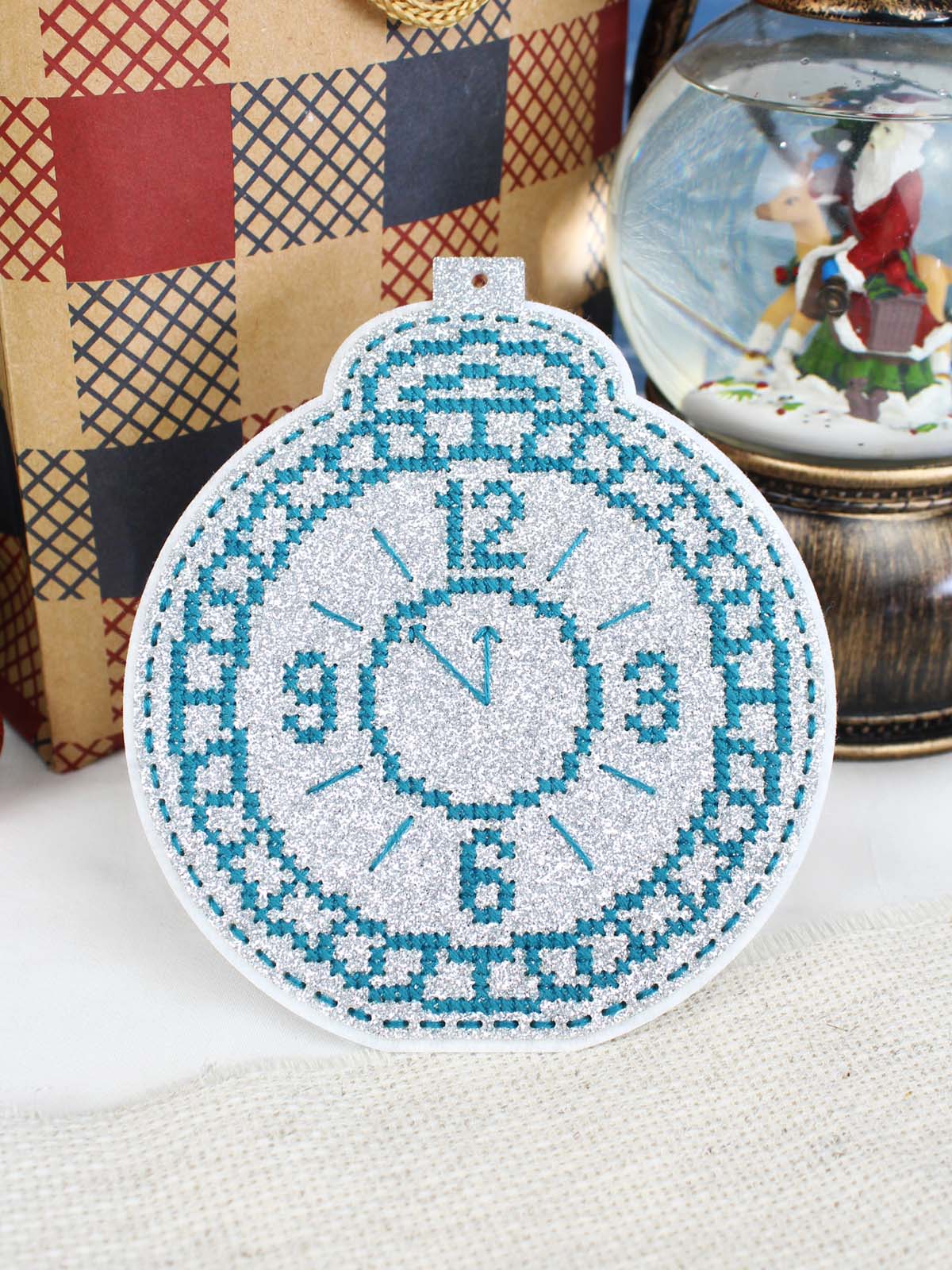 Kit de punto de cruz MP Studia ST-1088 – “Adorno navideño: Casi medianoche”