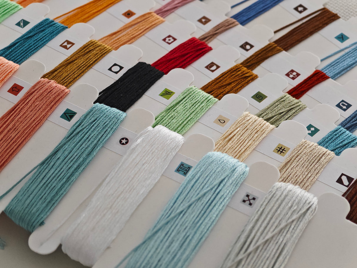 Kit de point de croix « La Dame au jardin » - AVA P148